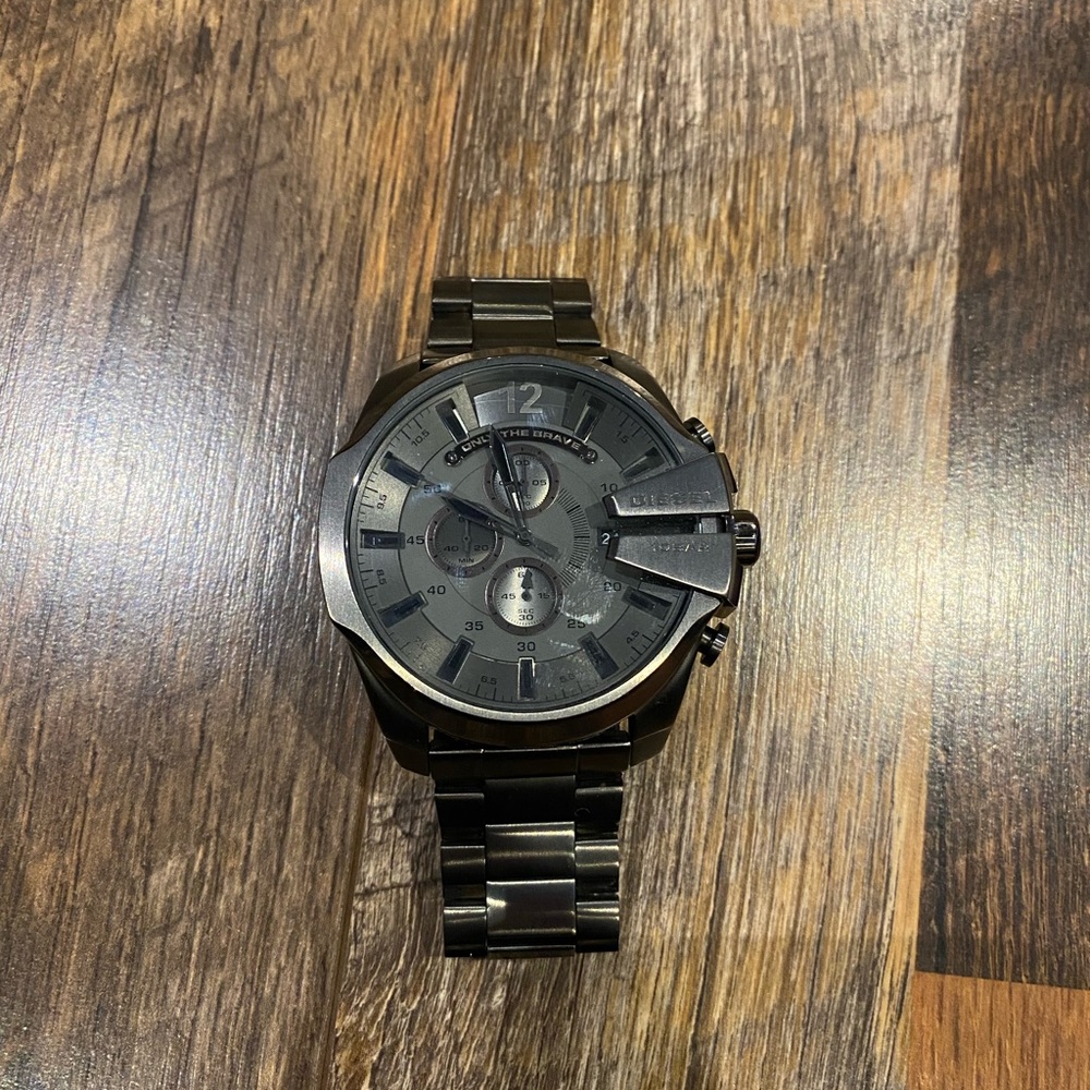 Men’s diesel watch. Needs battery. Great condition. Really masculine